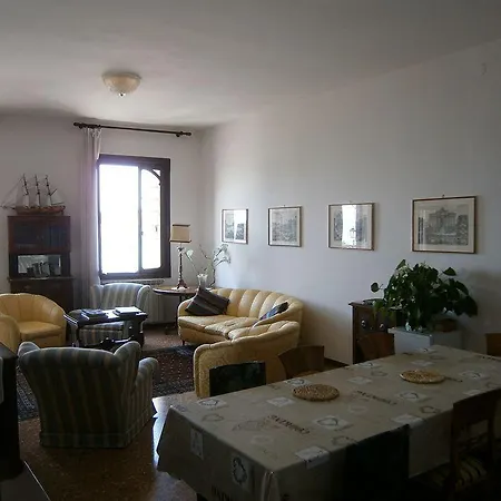 Al Tramonto Dorato 2* البندقية